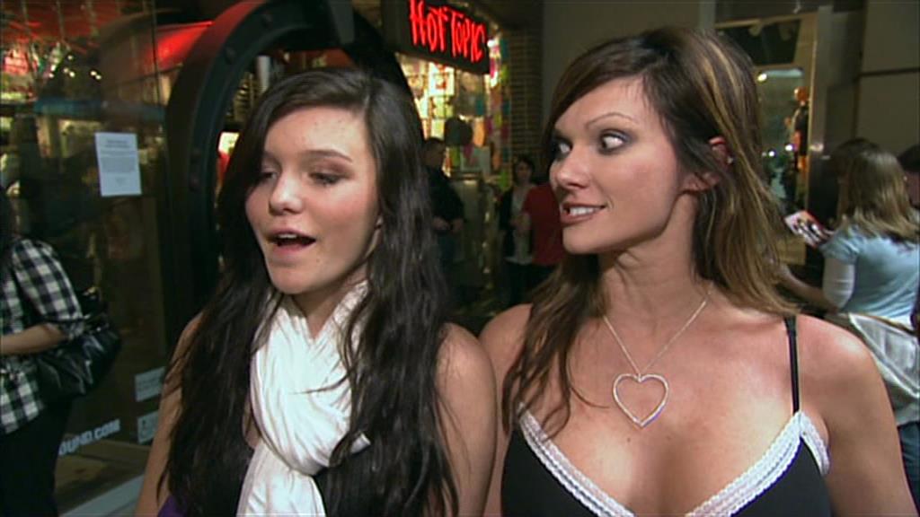 VampireDiariesWorld-dot-org_TVD-S1-SpecialFeatures_WhenVampireDontSuck_Captures00948.jpg