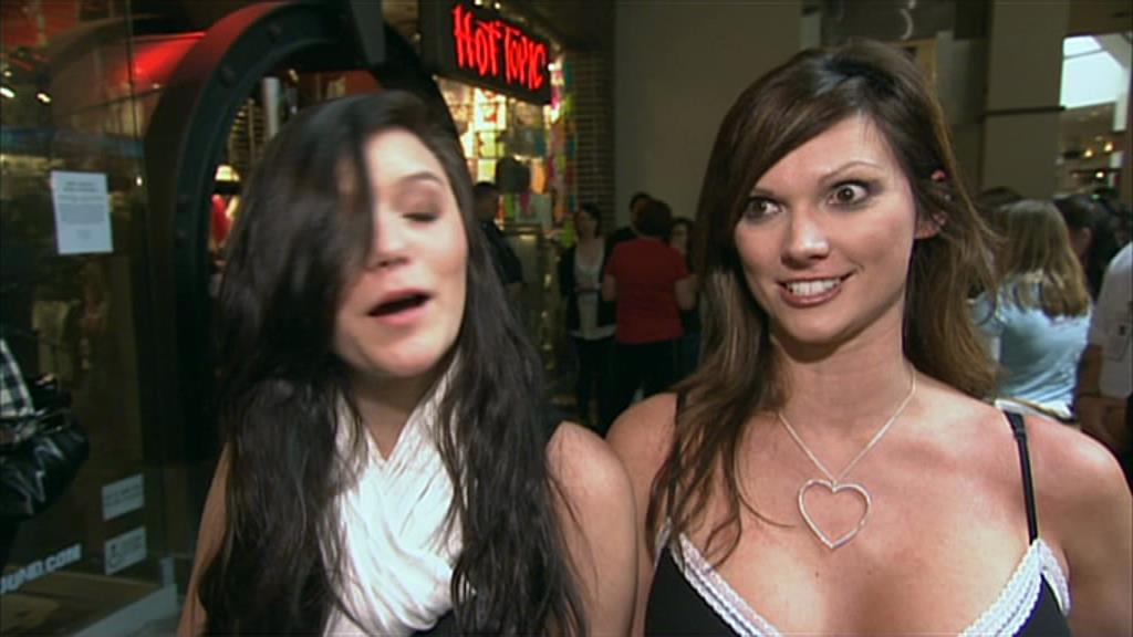 VampireDiariesWorld-dot-org_TVD-S1-SpecialFeatures_WhenVampireDontSuck_Captures00949.jpg