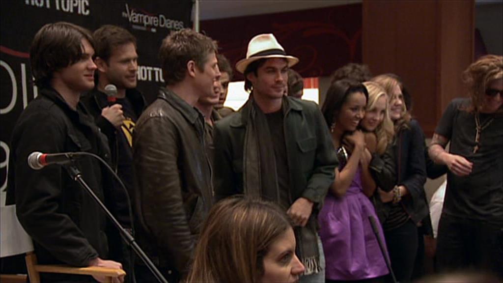 VampireDiariesWorld-dot-org_TVD-S1-SpecialFeatures_WhenVampireDontSuck_Captures00995.jpg