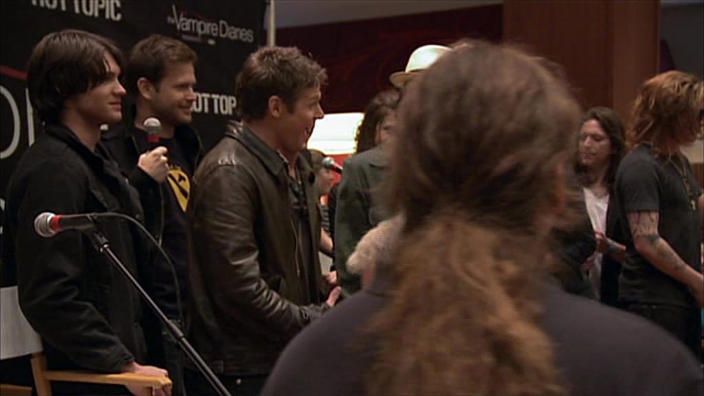 VampireDiariesWorld-dot-org_TVD-S1-SpecialFeatures_WhenVampireDontSuck_Captures00999.jpg