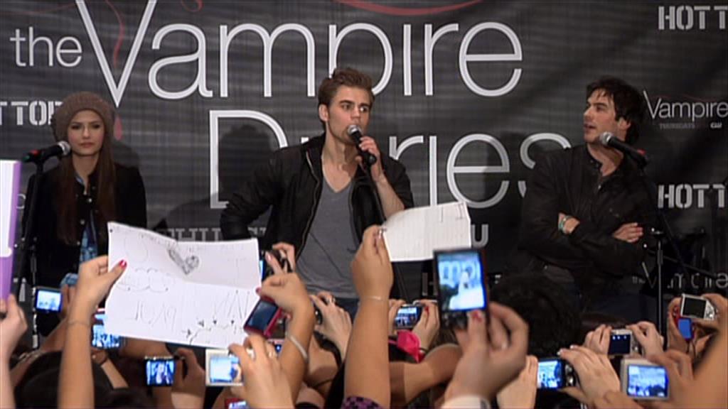 VampireDiariesWorld-dot-org_TVD-S1-SpecialFeatures_WhenVampireDontSuck_Captures01014.jpg