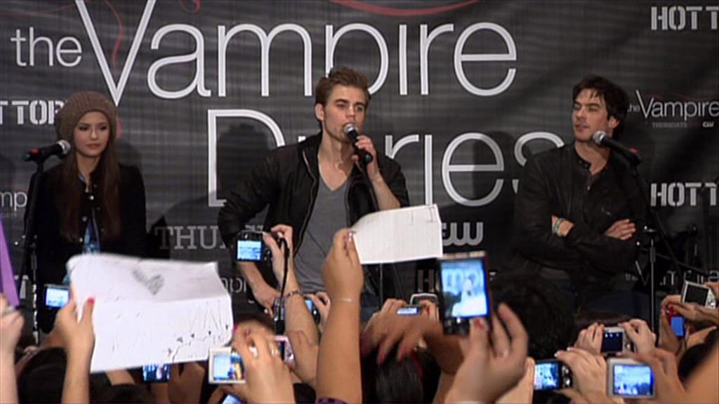 VampireDiariesWorld-dot-org_TVD-S1-SpecialFeatures_WhenVampireDontSuck_Captures01015.jpg VampireDiariesWorld-dot-org_TVD-S1-SpecialFeatures_WhenVampireDontSuck_Captures01015.jpg
