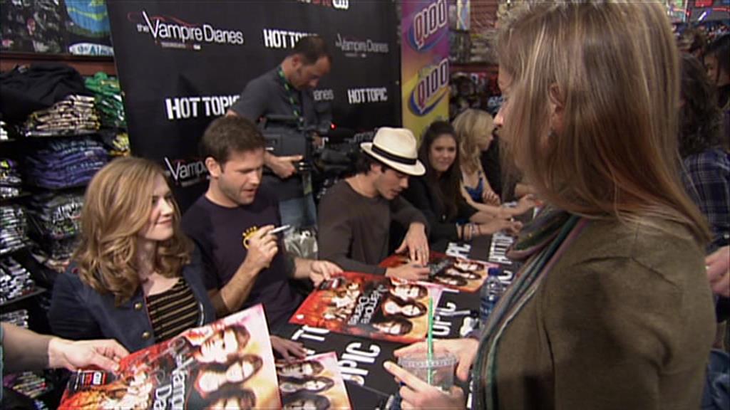 VampireDiariesWorld-dot-org_TVD-S1-SpecialFeatures_WhenVampireDontSuck_Captures01034.jpg VampireDiariesWorld-dot-org_TVD-S1-SpecialFeatures_WhenVampireDontSuck_Captures01034.jpg