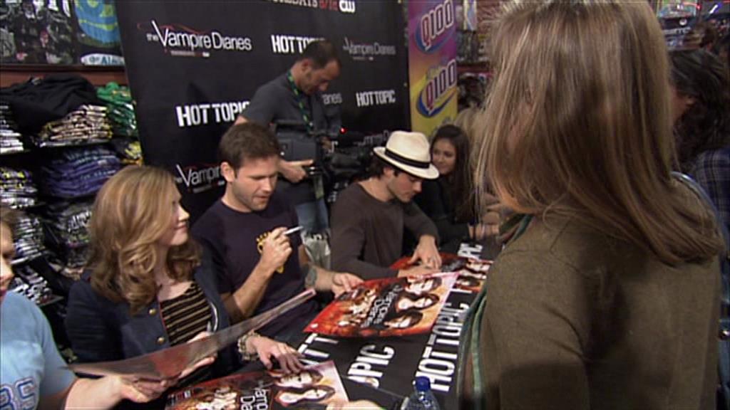 VampireDiariesWorld-dot-org_TVD-S1-SpecialFeatures_WhenVampireDontSuck_Captures01035.jpg VampireDiariesWorld-dot-org_TVD-S1-SpecialFeatures_WhenVampireDontSuck_Captures01035.jpg