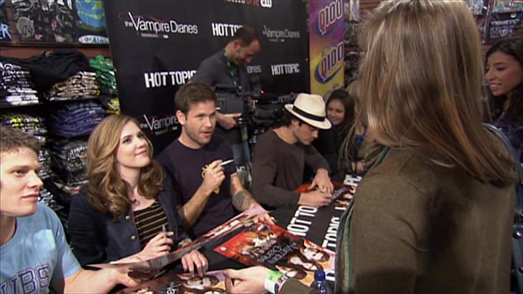 VampireDiariesWorld-dot-org_TVD-S1-SpecialFeatures_WhenVampireDontSuck_Captures01036.jpg VampireDiariesWorld-dot-org_TVD-S1-SpecialFeatures_WhenVampireDontSuck_Captures01036.jpg