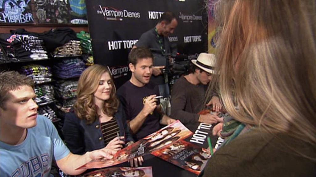 VampireDiariesWorld-dot-org_TVD-S1-SpecialFeatures_WhenVampireDontSuck_Captures01037.jpg VampireDiariesWorld-dot-org_TVD-S1-SpecialFeatures_WhenVampireDontSuck_Captures01037.jpg