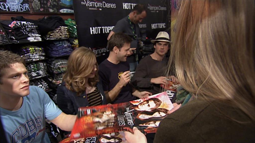 VampireDiariesWorld-dot-org_TVD-S1-SpecialFeatures_WhenVampireDontSuck_Captures01038.jpg VampireDiariesWorld-dot-org_TVD-S1-SpecialFeatures_WhenVampireDontSuck_Captures01038.jpg