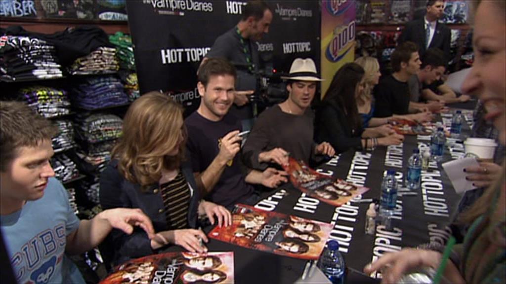 VampireDiariesWorld-dot-org_TVD-S1-SpecialFeatures_WhenVampireDontSuck_Captures01039.jpg VampireDiariesWorld-dot-org_TVD-S1-SpecialFeatures_WhenVampireDontSuck_Captures01039.jpg