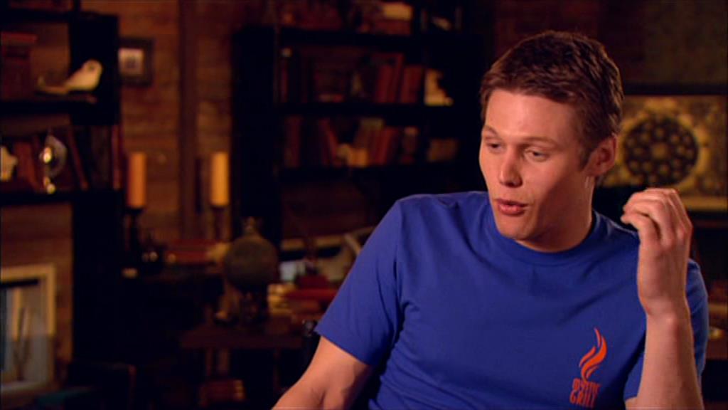 VampireDiariesWorld-dot-org_TVD-S1-SpecialFeatures_WhenVampireDontSuck_Captures01059.jpg