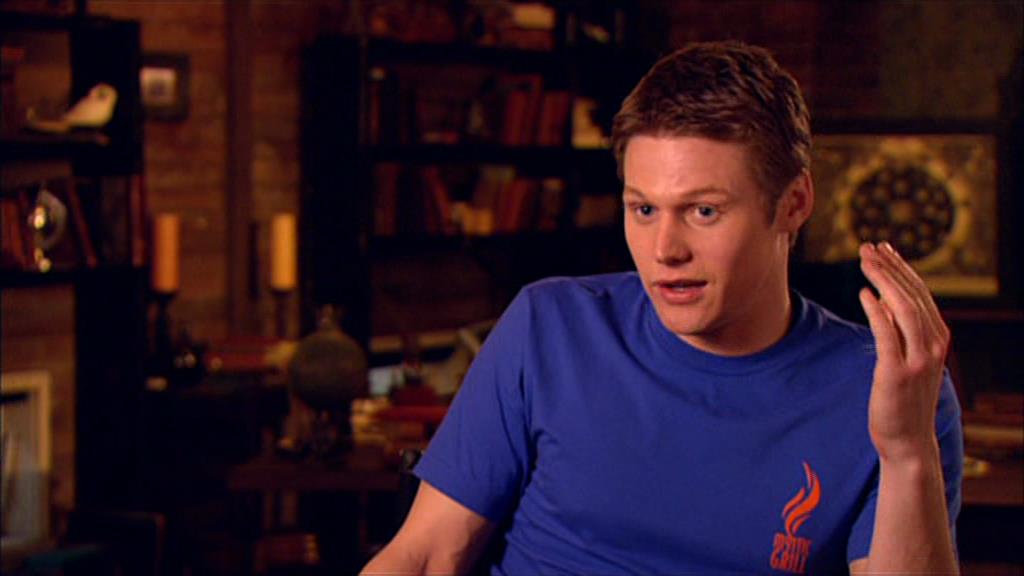 VampireDiariesWorld-dot-org_TVD-S1-SpecialFeatures_WhenVampireDontSuck_Captures01060.jpg