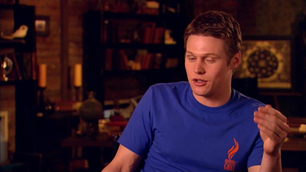 VampireDiariesWorld-dot-org_TVD-S1-SpecialFeatures_WhenVampireDontSuck_Captures01061.jpg