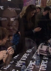 VampireDiariesWorld-dot-org_TVD-S1-SpecialFeatures_WhenVampireDontSuck_Captures00890.jpg