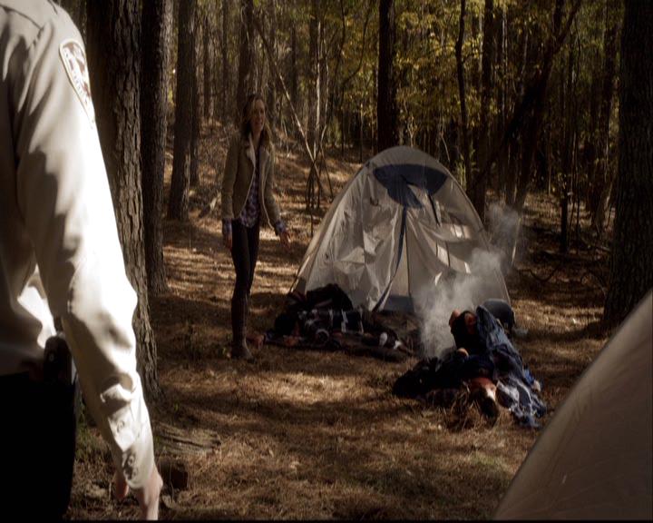 VampireDiariesWorld-dot-org_2x12TheDecent0081.jpg