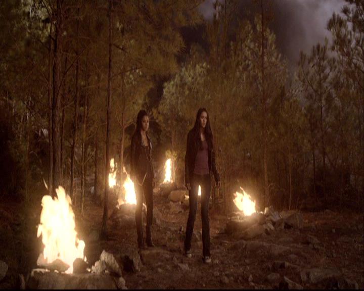 VampireDiariesWorld-dot-org_2x20TheLastDay2207.jpg VampireDiariesWorld-dot-org_2x20TheLastDay2207.jpg