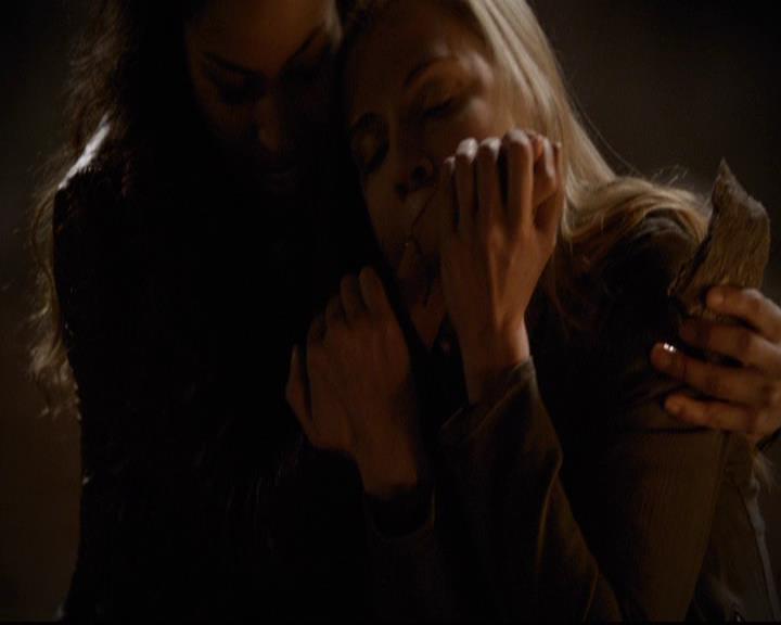 VampireDiariesWorld-dot-org_2x21TheSunAlsoRises0221.jpg