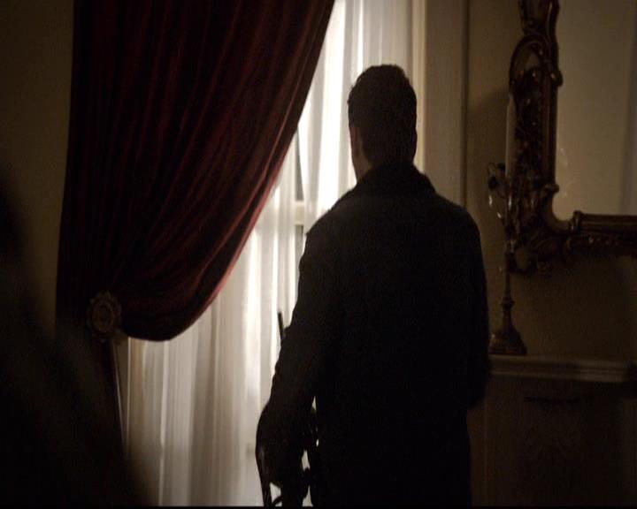 VampireDiariesWorld-dot-org_2x21TheSunAlsoRises0411.jpg VampireDiariesWorld-dot-org_2x21TheSunAlsoRises0411.jpg