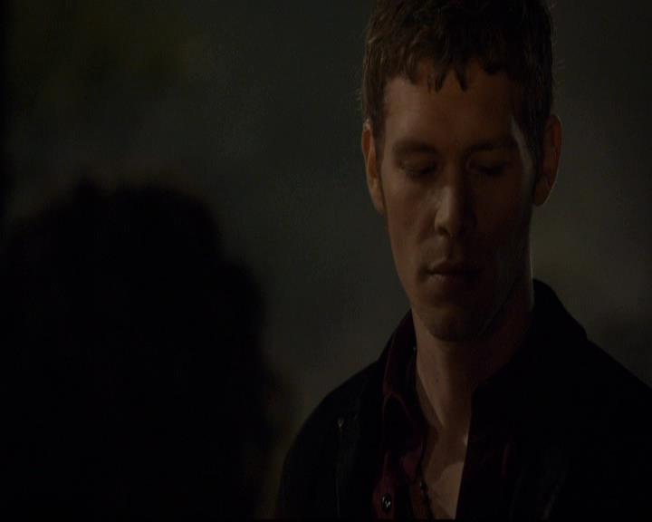 VampireDiariesWorld-dot-org_2x21TheSunAlsoRises0524.jpg