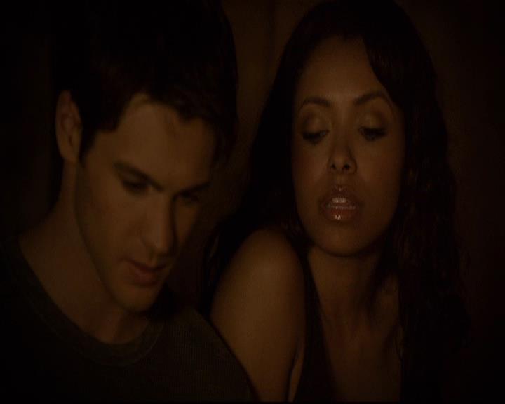 VampireDiariesWorld-dot-org_2x21TheSunAlsoRises0585.jpg