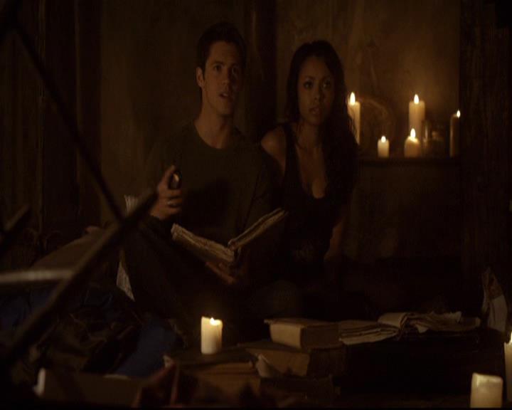 VampireDiariesWorld-dot-org_2x21TheSunAlsoRises0607.jpg