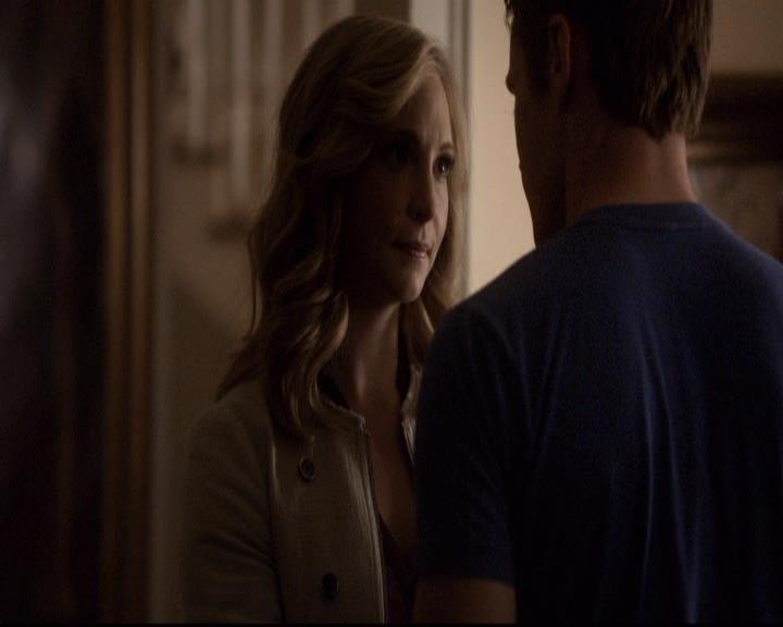 VampireDiariesWorld-dot-org_2x21TheSunAlsoRises1137.jpg VampireDiariesWorld-dot-org_2x21TheSunAlsoRises1137.jpg