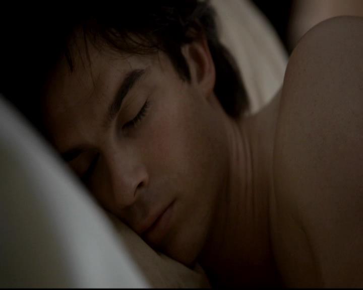 VampireDiariesWorld-dot-org_4x08WellAlwaysHaveBourbonStreet0002.jpg