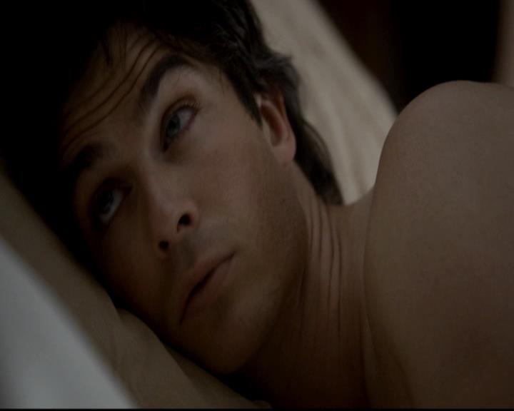 VampireDiariesWorld-dot-org_4x08WellAlwaysHaveBourbonStreet0005.jpg