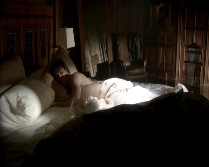 VampireDiariesWorld-dot-org_4x08WellAlwaysHaveBourbonStreet0006.jpg