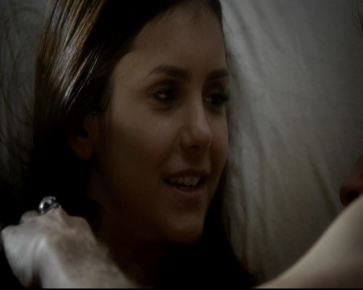 VampireDiariesWorld-dot-org_4x08WellAlwaysHaveBourbonStreet0029.jpg