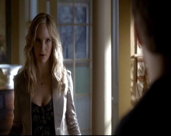 VampireDiariesWorld-dot-org_4x08WellAlwaysHaveBourbonStreet0052.jpg
