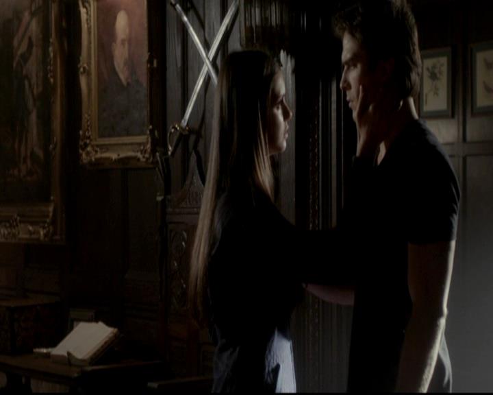VampireDiariesWorld-dot-org_4x08WellAlwaysHaveBourbonStreet2279.jpg