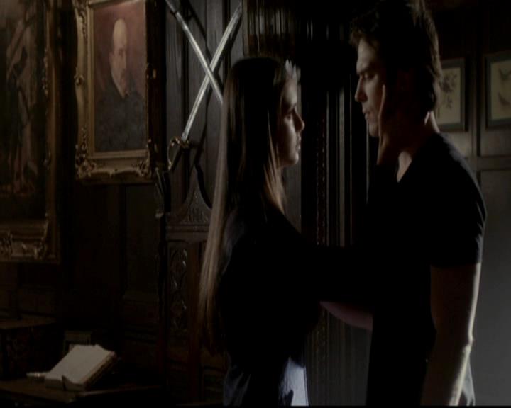 VampireDiariesWorld-dot-org_4x08WellAlwaysHaveBourbonStreet2281.jpg