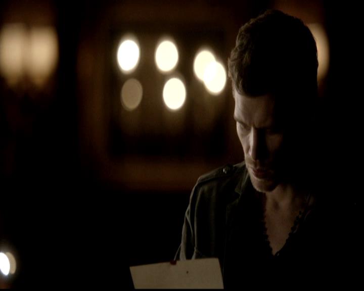 VampireDiariesWorld-dot-org_4x19PicturesOfYou2200.jpg