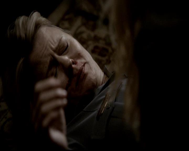 VampireDiariesWorld-dot-org_4x21ShesComeUndone1989.jpg