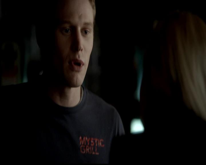 VampireDiariesWorld-dot-org_4x22TheWalkingDead0097.jpg