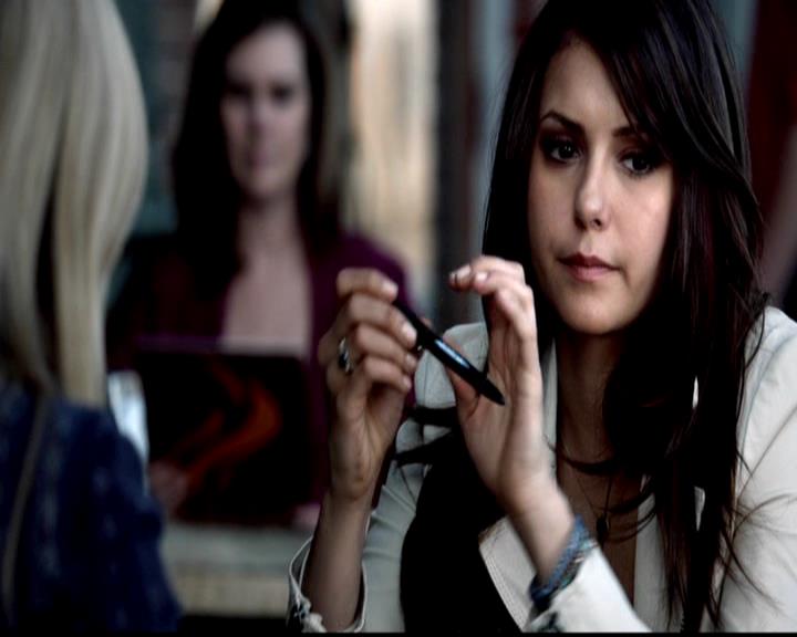 VampireDiariesWorld-dot-org_4x22TheWalkingDead0113.jpg