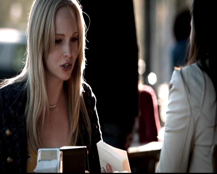 VampireDiariesWorld-dot-org_4x22TheWalkingDead0115.jpg