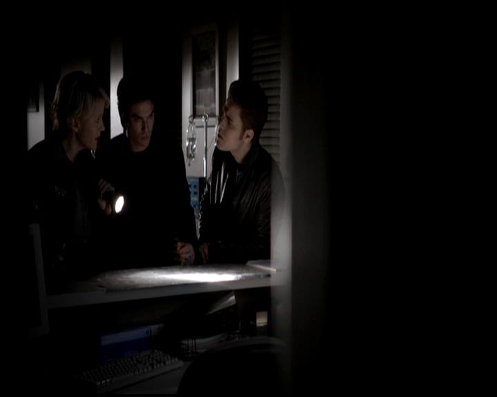 VampireDiariesWorld-dot-org_4x22TheWalkingDead0554.jpg