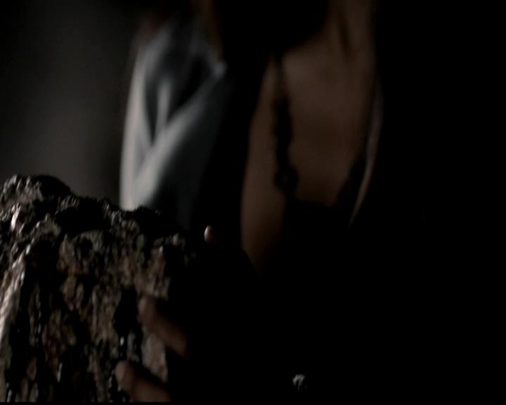 VampireDiariesWorld-dot-org_4x22TheWalkingDead0797.jpg