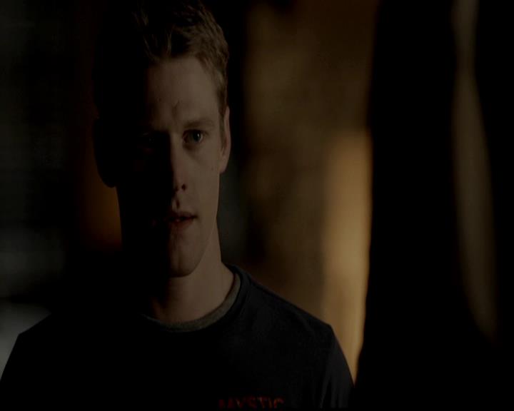 VampireDiariesWorld-dot-org_4x22TheWalkingDead0991.jpg