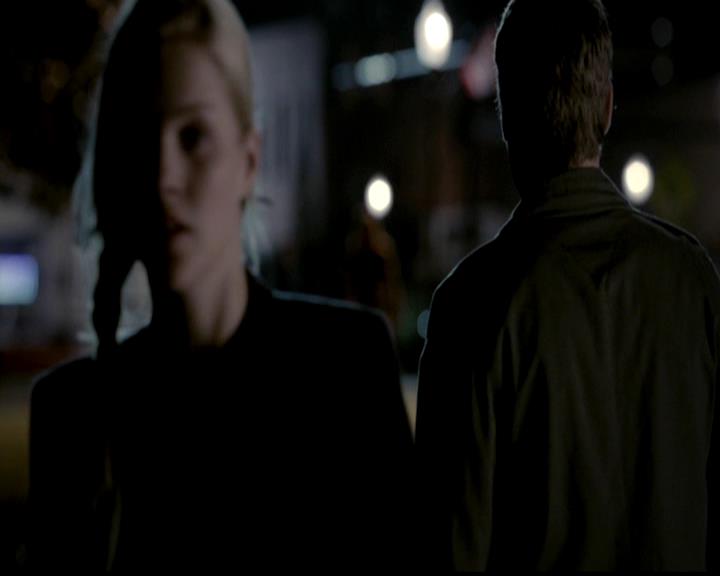 VampireDiariesWorld-dot-org_4x22TheWalkingDead2225.jpg