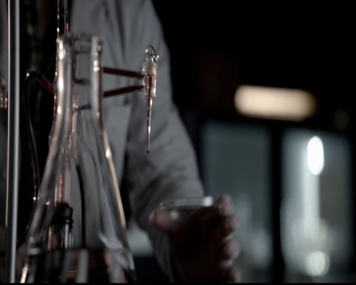 VampireDiariesWorld-dot-org_5x05MontersBall0051.jpg