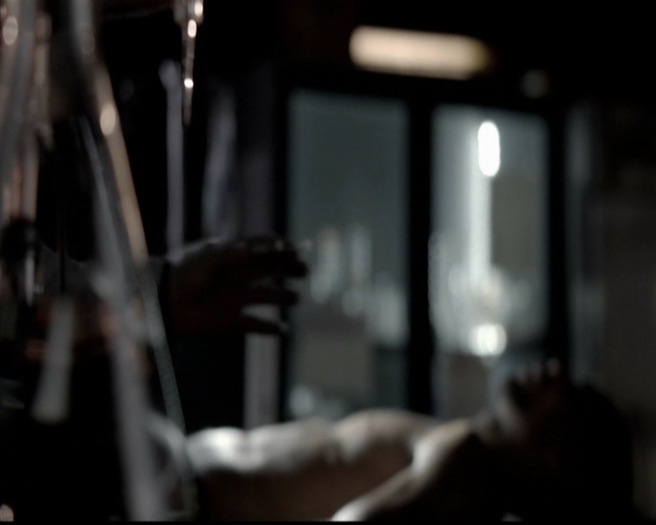VampireDiariesWorld-dot-org_5x05MontersBall0052.jpg
