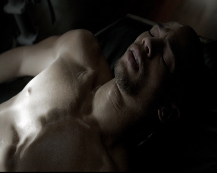 VampireDiariesWorld-dot-org_5x05MontersBall0057.jpg