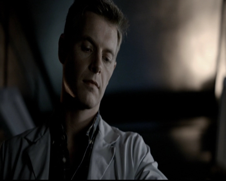 VampireDiariesWorld-dot-org_5x05MontersBall0058.jpg