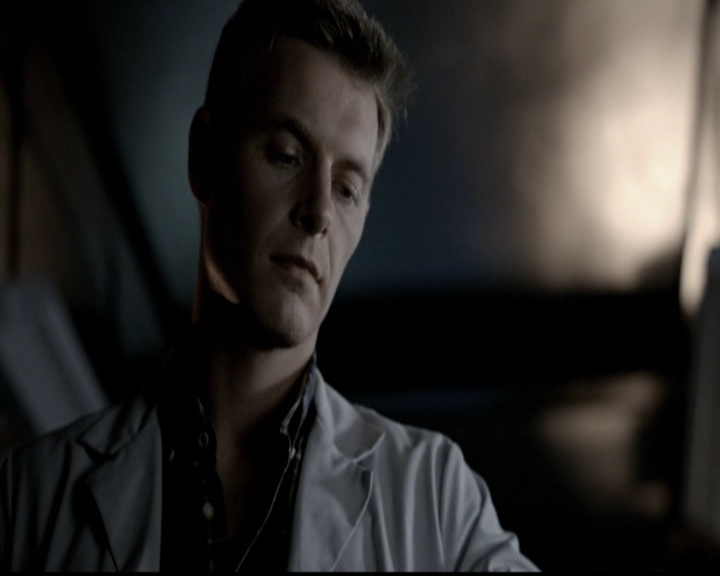 VampireDiariesWorld-dot-org_5x05MontersBall0059.jpg