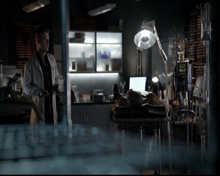 VampireDiariesWorld-dot-org_5x05MontersBall0068.jpg