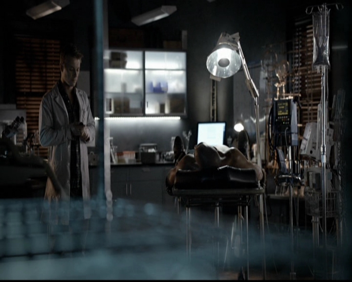 VampireDiariesWorld-dot-org_5x05MontersBall0069.jpg