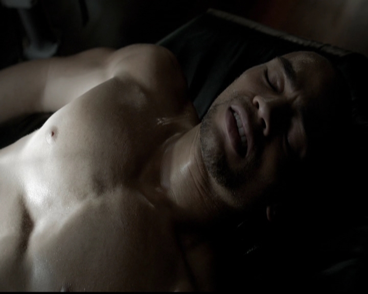 VampireDiariesWorld-dot-org_5x05MontersBall0073.jpg