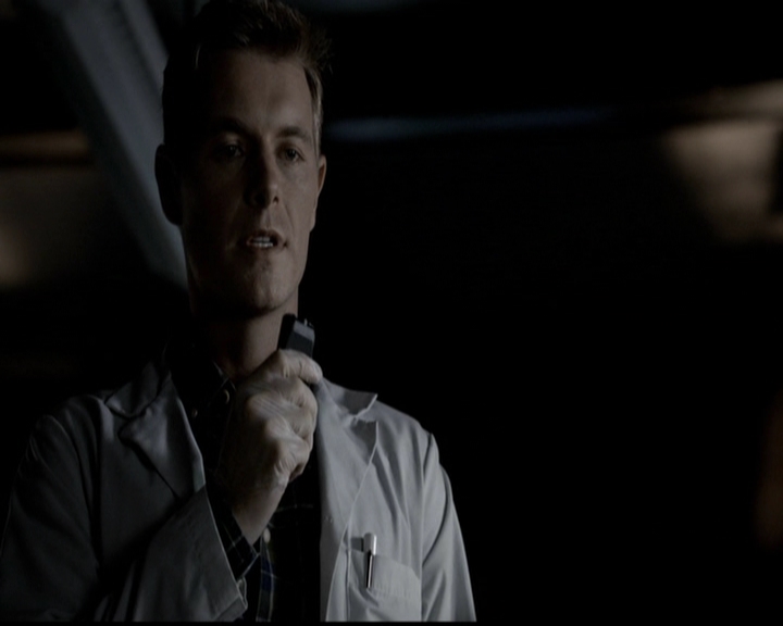 VampireDiariesWorld-dot-org_5x05MontersBall0074.jpg