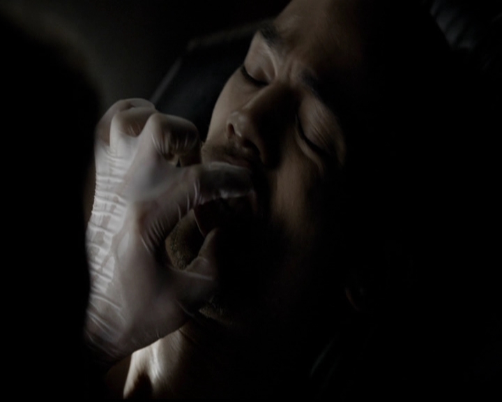VampireDiariesWorld-dot-org_5x05MontersBall0083.jpg
